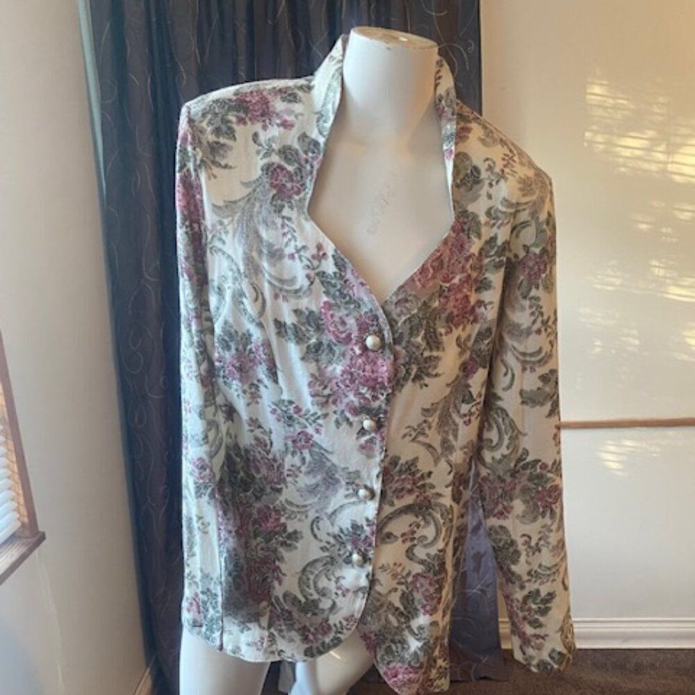 Wrapper Vintage V-neck White/Lavender/Green Floral blazer, size 12